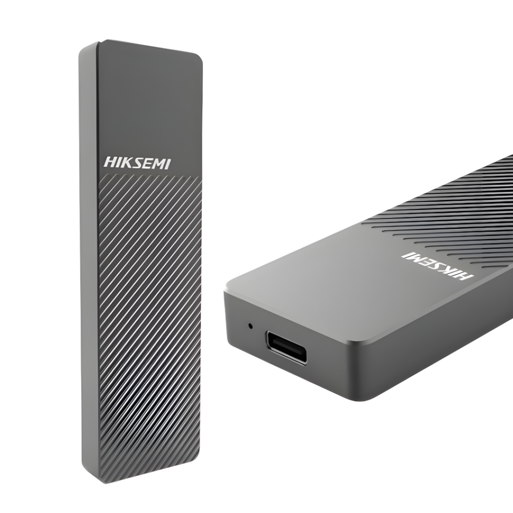 Estuche para disco duro SSD Hiksemi MD202 en color gris. Este accesorio está fabricado en aleación de aluminio, lo que le brinda durabilidad y un diseño elegante. Sus dimensiones son 106 milímetros de largo, 31 milímetros de ancho y 10 milímetros de alto.