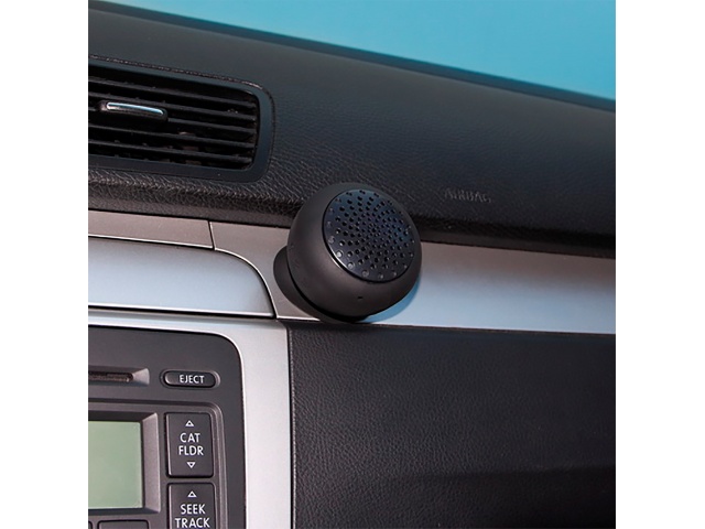 El Parlante Bluetooth Pilot Automotive CA-5305E es la opción ideal para los amantes de la música. Con su micrófono incorporado, realiza llamadas con claridad mientras disfrutas de un sonido envolvente. Su diseño negro moderno se adapta a cualquier ambient