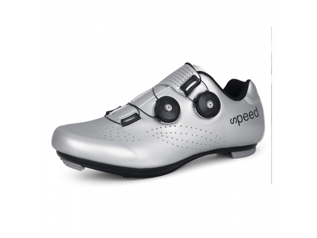 Optimiza tu rendimiento en la bicicleta con las Zapatillas de Ciclismo Ruta Speed MTB en talla 41. Su diseño plateado combina estilo y funcionalidad! 