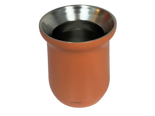 Combo  termo de acero inoxidable de 1 litro que mantiene la temperatura de tus bebidas por 12 horas y un mate de acero inoxidable de 260 ml. El termo tiene un diseño ergonómico con asa para un agarre cómodo y un tapón cebador para cebar mate fácilmente.