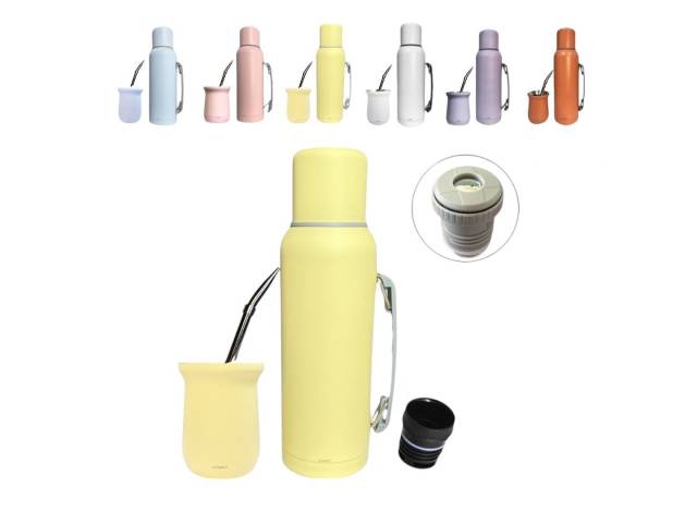 Combo  termo de acero inoxidable de 1 litro que mantiene la temperatura de tus bebidas por 12 horas y un mate de acero inoxidable de 260 ml. El termo tiene un diseño ergonómico con asa para un agarre cómodo y un tapón cebador para cebar mate fácilmente.