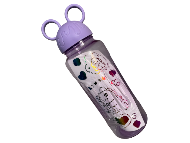 Botella lila de 300 ml para niños, hecha de plástico ligero y resistente. Con tapa segura y agarraderas, es fácil de usar. Ideal para mantener a los pequeños hidratados en casa, en la escuela o al aire libre. Perfecta para jugos y agua.