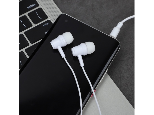 Experimenta la libertad de moverte mientras escuchas tu música con los Manos Libres Estéreo ROCA Universal. Su conector de 3.5mm y diseño blanco los hacen compatibles con muchos dispositivos, brindándote comodidad y un sonido excepcional. ¡No te los pierd