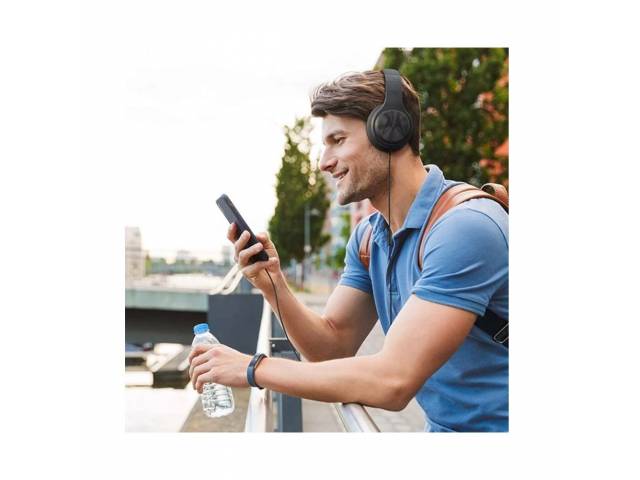 Disfruta de una experiencia de audio inmersiva con los auriculares Motorola Pulse 120. Cancelación de ruidos, plegable ideal para escuchar tu música en el dia.