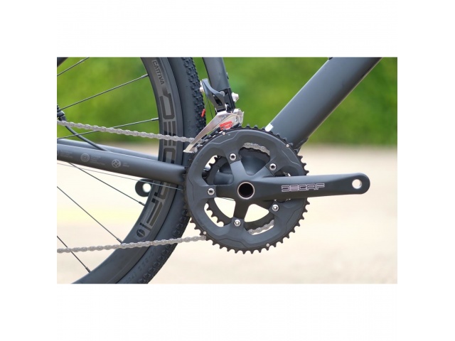 ¿Estás listo para vivir aventuras inolvidables? La Idra 24V es tu compañera perfecta. Con su cuadro de aluminio resistente y su transmisión Shimano de 24 velocidades, podrás enfrentar cualquier terreno. 