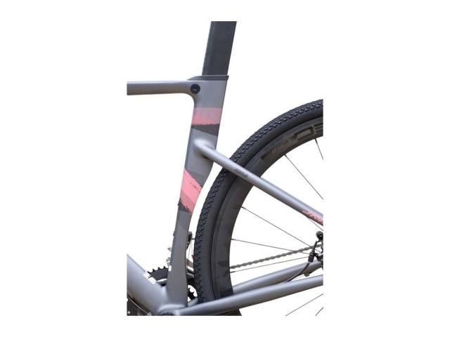 ¿Estás listo para vivir aventuras inolvidables? La Idra 24V es tu compañera perfecta. Con su cuadro de aluminio resistente y su transmisión Shimano de 24 velocidades, podrás enfrentar cualquier terreno. 