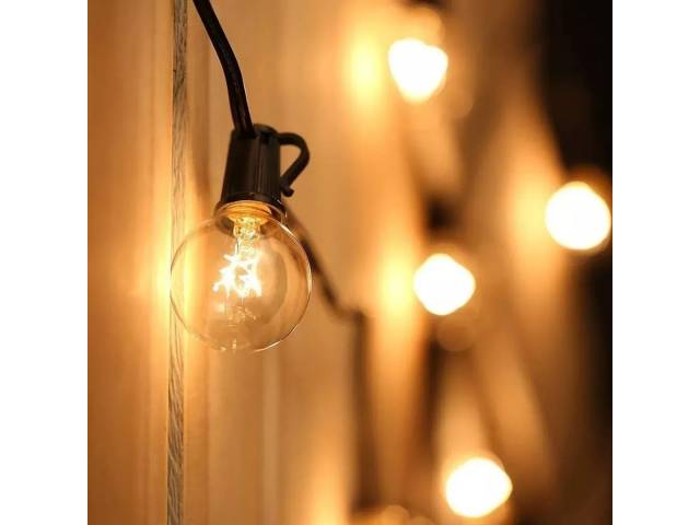 Guirnalda Luces Vidrio Cálida: Ilumina tu hogar con calidez. Crea una atmósfera acogedora y romántica con la Guirnalda Luces Vidrio Cálida. Sus 25 luces LED cálidas y2 repuestos te permiten decorar interiores y exteriores.