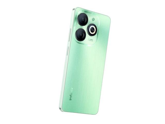 El Infinix Smart 8 es un smartphone ideal para el día a día con una pantalla grande de 6.6 pulgadas. Tiene 3GB de RAM y 64GB de almacenamiento para tus aplicaciones y fotos. Su cámara trasera triple de 13 MP 