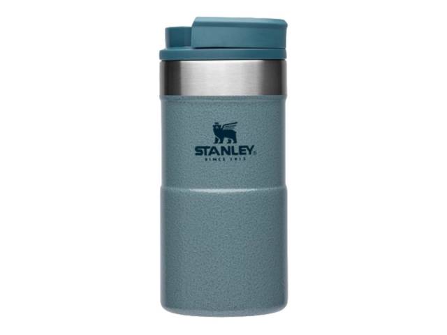 Disfruta de bebidas calientes o frías con la Jarra Térmica Stanley The Neverleak 8.5 oz 250 ml. Calidad Stanley que nunca falla.