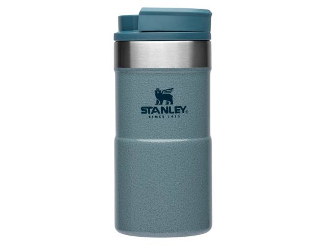 Disfruta de bebidas calientes o frías con la Jarra Térmica Stanley The Neverleak 8.5 oz 250 ml. Calidad Stanley que nunca falla.