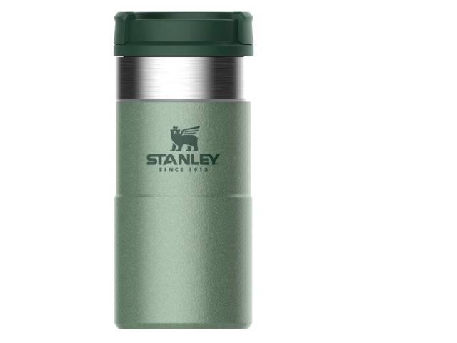 Disfruta de bebidas calientes o frías con la Jarra Térmica Stanley The Neverleak 8.5 oz 250 ml. Calidad Stanley que nunca falla.