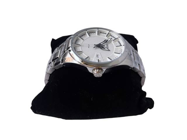 Combina estilo y funcionalidad con el Reloj ORIENT para Hombre. Con su movimiento de cuarzo preciso, resistencia al agua de 50 metros y pulsera de metal, este reloj es perfecto para cualquier ocasión.