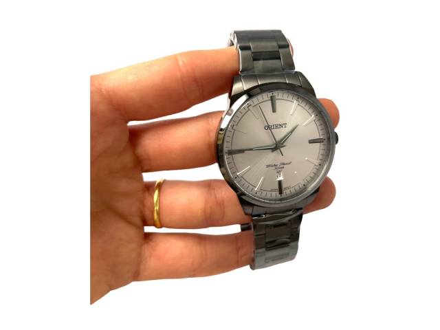 Combina estilo y funcionalidad con el Reloj ORIENT para Hombre. Con su movimiento de cuarzo preciso, resistencia al agua de 50 metros y pulsera de metal, este reloj es perfecto para cualquier ocasión.