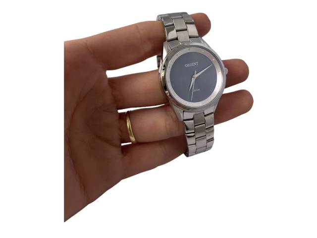 Combina estilo y funcionalidad con el Reloj ORIENT para Dama. Con su movimiento de cuarzo preciso, resistencia al agua de 50 metros y pulsera de metal, este reloj es perfecto para cualquier ocasión.