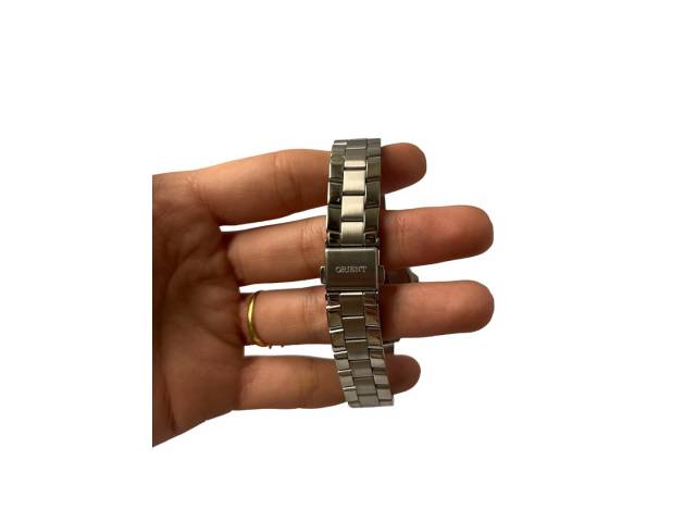 Combina estilo y funcionalidad con el Reloj ORIENT para Dama. Con su movimiento de cuarzo preciso, resistencia al agua de 50 metros y pulsera de metal, este reloj es perfecto para cualquier ocasión.