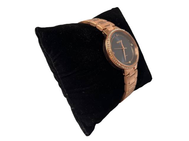 Combina estilo y funcionalidad con el Reloj ORIENT para Dama. Con su movimiento de cuarzo preciso, resistencia al agua  este reloj es perfecto para cualquier ocasión.