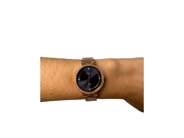 Combina estilo y funcionalidad con el Reloj ORIENT para Dama. Con su movimiento de cuarzo preciso, resistencia al agua  este reloj es perfecto para cualquier ocasión.