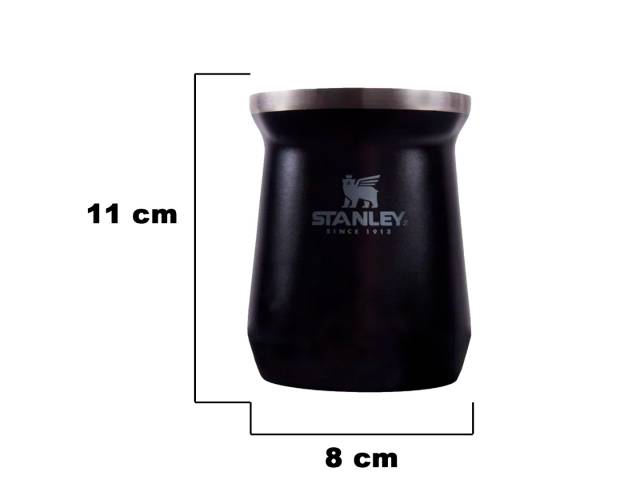 Lleva la tradición contigo con el Termo Classic The Legendary 0,94L   Mate Stanley. Perfecto para tener tu mate pronto en todo momento!