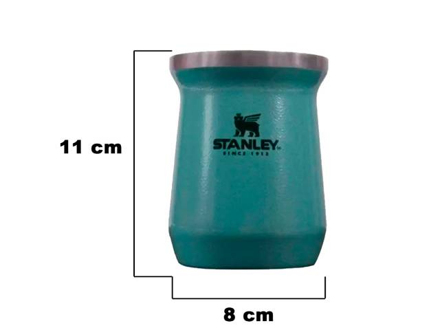 Lleva la tradición contigo con el Termo Classic The Legendary 0,94L   Mate Stanley. Perfecto para tener tu mate pronto en todo momento!