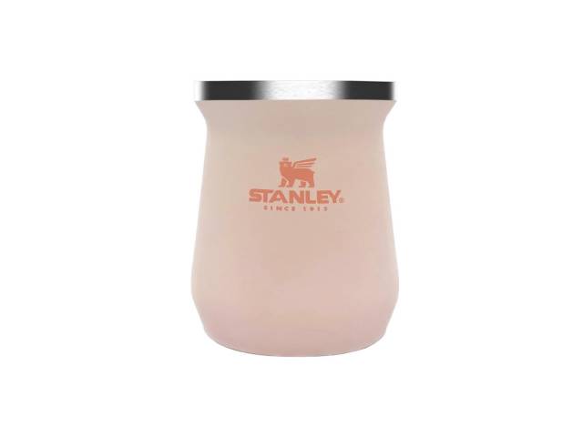 Lleva la tradición contigo con el Termo Classic The Legendary 0,94L   Mate Stanley. Perfecto para tener tu mate pronto en todo momento!