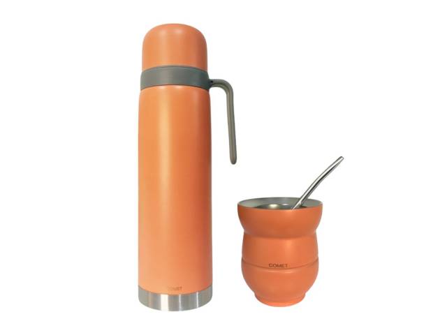 Tu compañero perfecto para el mate! El combo Comet te permite disfrutar de un mate caliente en cualquier lugar y a cualquier hora. Con su diseño elegante y su capacidad de mantener la temperatura.