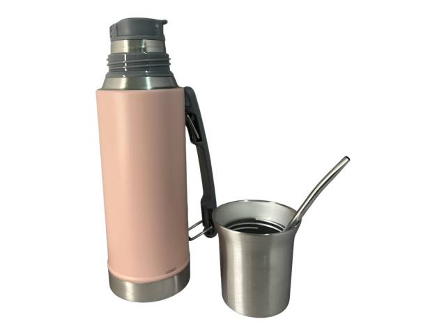 Disfruta del nuevo 2 en 1 mate y termo!. Tus bebidas frías o calientes en cualquier momento y lugar con doble pared de acero inoxidable te garantiza una retención de temperatura superior, calientes y frías hasta 12hs.